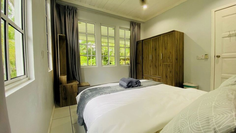 Grace Guesthouse , 2BR Cabin with River & Mountain Views