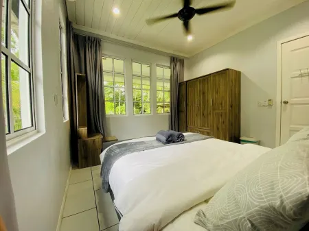 Grace Guesthouse , 2BR Cabin with River & Mountain Views