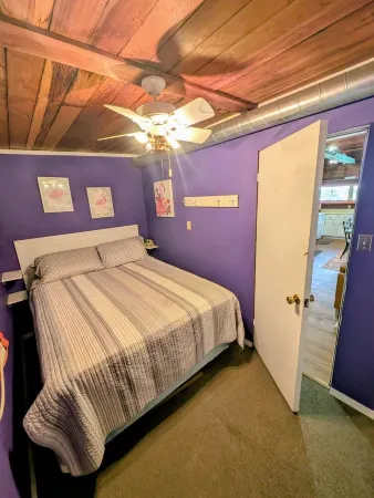 Cozy, quiet, and Lakefront Cottage in phenomenal Gravois Mills with AC, WiFi