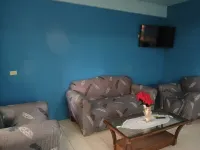 Cozy Luxe Home - Convenient, Quiet Ground Level Supermarket