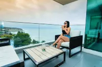 Rooftop Oceanview infinite pool. Poseidon Condo