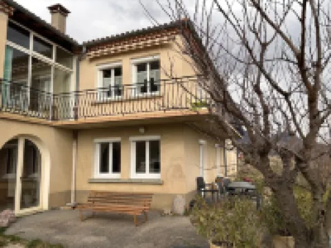 Hautes-Alpes garden apartment with open view