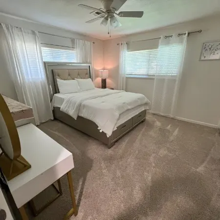6 bd, 3 bath, Sleep 14+, AC, Very Clean, Luxury, spacious, WiFi, NO Pets