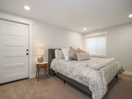 Cozy, Quiet East Bench Basement Apartment