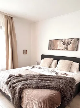 Sunny side apartment - central, flooded with light, quiet location, carport