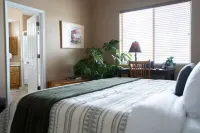 Elk on the Nine - Stay Near Route 66, Grand Canyon, Golf, and The Polar Express!