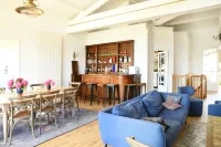 Villa with swimming pool and magnificent sea view