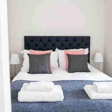 Classic 1 bedroom apartment Rooms