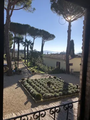 Vacation apartment among olive trees a stone's throw from Lake Trasimeno