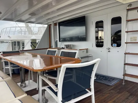 TIMEWARP 84 FOOT YACHT CLOSE TO THE BEACH CAN RELOCATE