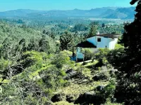 Cozy 2-bedroom cabin in quaint Sutatausa with WiFi Hotels in Sutatausa