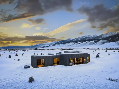 Yellowstone Valley / Hot Tub, Fireplace, Mountain View