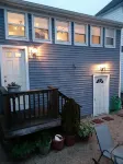 Charming Waterfront Cottage: Great summer rental as well as year round! Hotels in Freeport