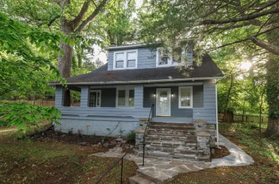 Hilltop Retreat w/ Pool, Games & Sunroom Hotel di Woodlawn