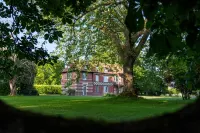 In the heart of the Pays d'Auge, charming little house... Hotels in Livarot-Pays-d'Auge