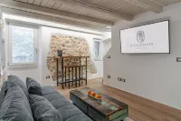 In the heart of the old town in Torri del Benaco 50 mt from the water.