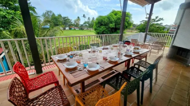 10-person apartment 2 minutes from the beach