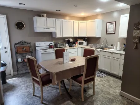 3-bedroom apartment in marvelous Goshen with WiFi, AC