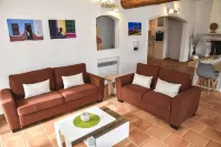 Villa Provençale Avec Piscine, vue Exceptionnelle Dans un Domaine Privé Hotels in Montauroux