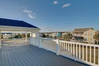 Spacious family home with private beachfront pool and clubhouse