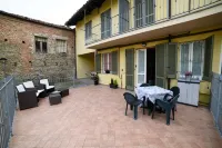 ROMANTIC APARTMENT WITH ROUND BED Hotels in Neive