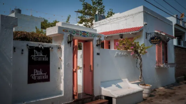 Charming 1-bedroom villa in delightful Lucknow with AC Hotels in 