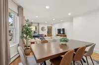 Spacious, Bright, Renovated and on the Main Line! 아드모어 호텔