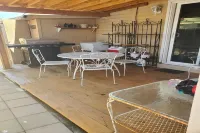 Cheerful,1 bd home + pool, SCUBA equip, walk to beach