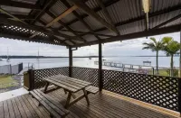 Lovely Iluka! Come whale spotting! Boat ramp, boat parking,barbi, jetty, pool.