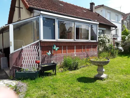 Maison de Villes à Deux Minutes D'une Cité Commerciale et du bus 105