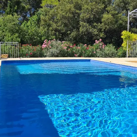 Authentic provencal country house w/ private pool in walking distance to market