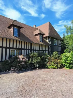 Lovely Traditional Manor new 2025 Pool (Group Up to 26x)