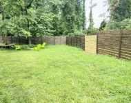 Tropical vibes/Hot tub/NEW BEDS Gated backyard/Pool Table/Gazebo/Garden/Fire Pit Hotels in East Griffin