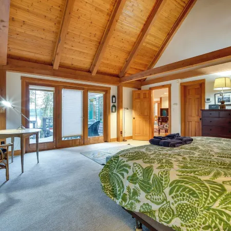 Lakefront Paradise Near Okemo and Killington