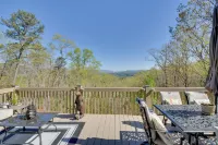 Lakemont Retreat Game Room, Hot Tub, and Mtn Views! - Kylpylä