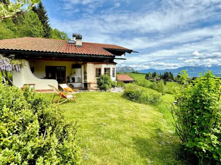 Panorama Chalet Mit Sauna by BelleStay