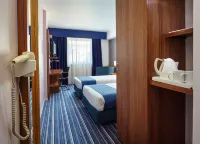 Holiday Inn Express Lisbon Airport Các khách sạn ở Sacavém e Prior Velho