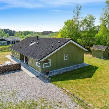 "Henninge" - 300m from the Sea