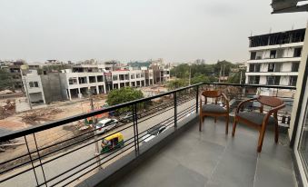 The Lodgers Luxury 1 BHK Serviced Apartment in Gurugram Near Millennium City Centre Metro