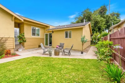 MI- Ranch style 3 bedroom 2 bath Quiet & safe Neighborhood king-bed! Hotels near Cafe LuMar