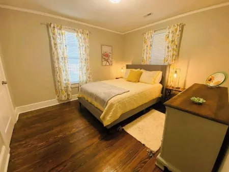 Greer Twin Cottage A - Walk to City Park and Downtown Greer