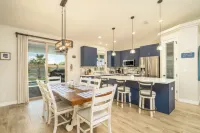 Gorgeous Lake House with a RV/Boat Air-Conditioned Garage