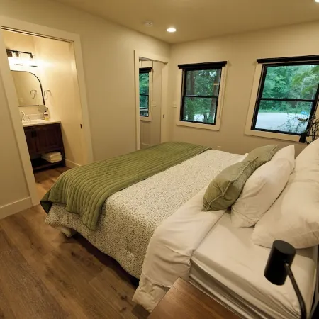 Valley Overlook, heart of Cuyahoga Valley National Park - Cabin for 4