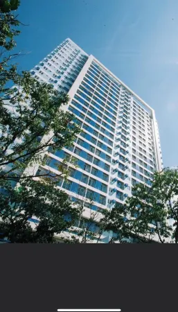 Affordable, friendly, central location, close to malls, Free parking. Furnished!