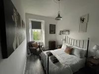 Isle of Bute Blissful Retreat- Stunning 3 Bed Flat - 2-Star