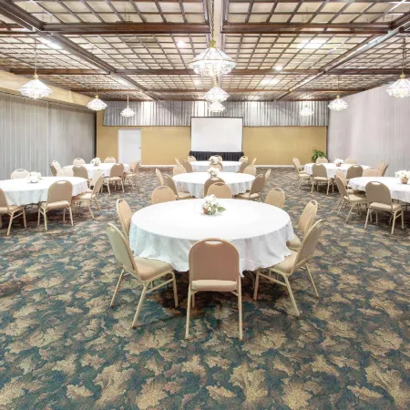Ramada by Wyndham Lewiston Hotel & Conference Center