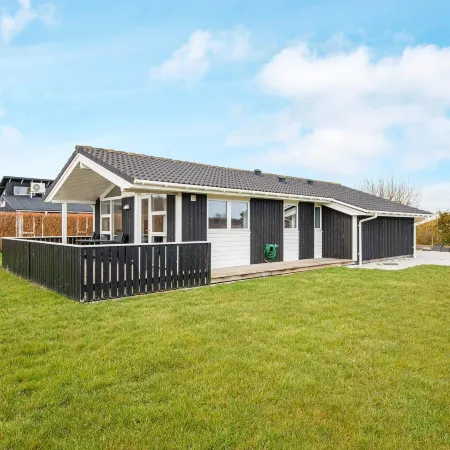 6 person holiday home in Juelsminde-By Traum