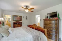 Modern Creekside Home 9 Mi to Downtown Denver - spa
