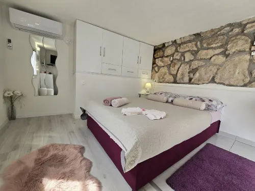 Indy's Beach Apartments- Studio Apartment with Patio and Sea View - 3 stjerner