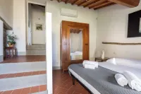 La Casa Nel Bosco d'Arte- Greve in Chianti, Holiday House with Private Garden